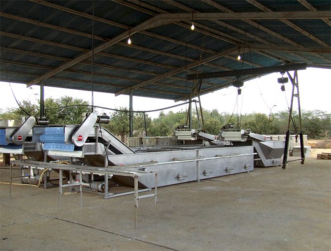 Equipment for mechanized SMBS treatment at a Venezuelan shrimp farm.